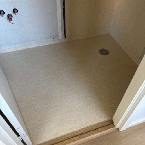 Montering af lys vådrumsvinyl