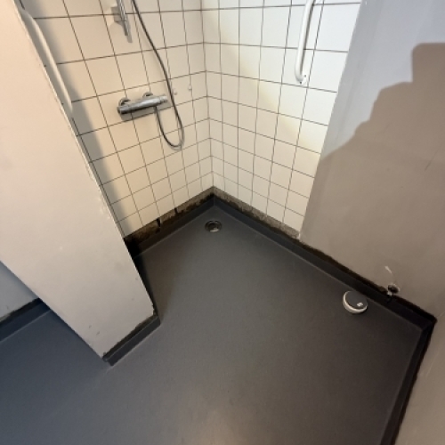 Bad med vådrumsvinyl