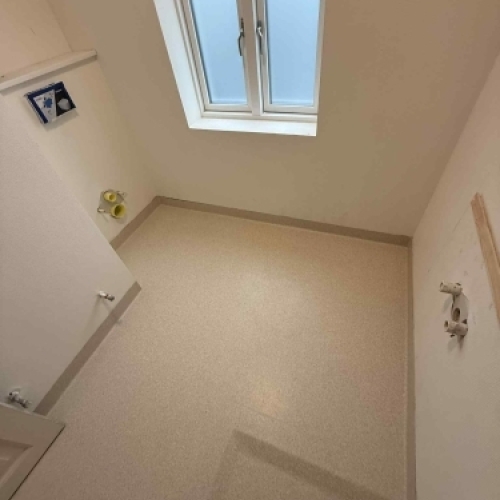 Lys vådrumsvinyl gulv