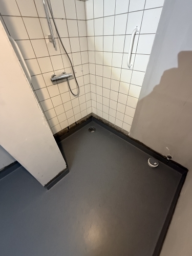 Bad med vådrumsvinyl