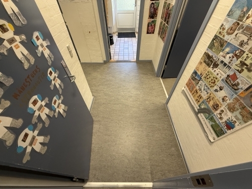 Montering af linoleum i gang